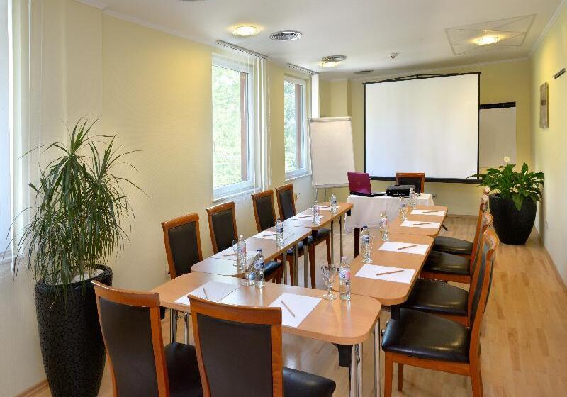 Holiday Beach Budapest Wellness Hotel With Sauna Park