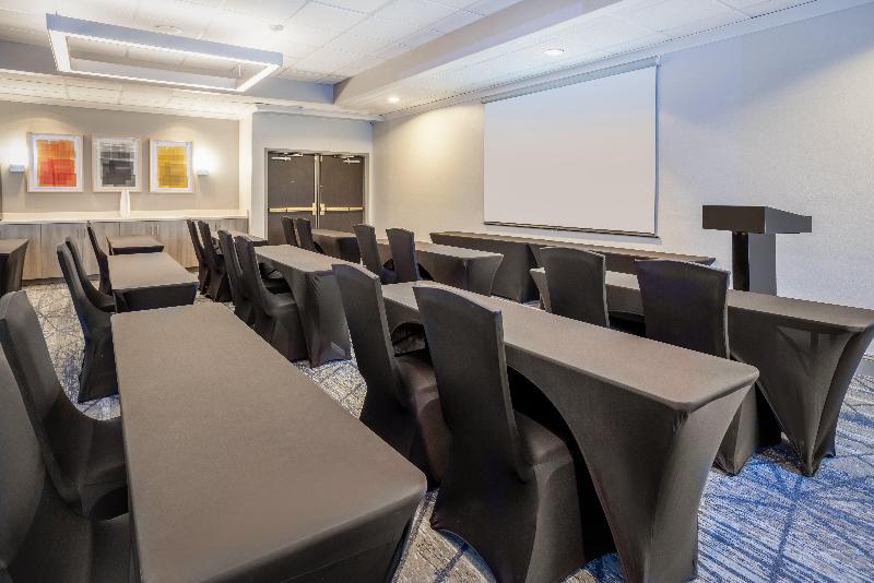 فندق Holiday Inn Express And Suites Tampa I 75 At Bruce B. Downs, An Ihg