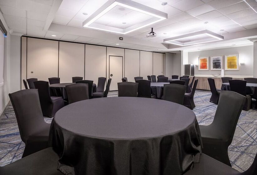 فندق Holiday Inn Express And Suites Tampa I 75 At Bruce B. Downs, An Ihg