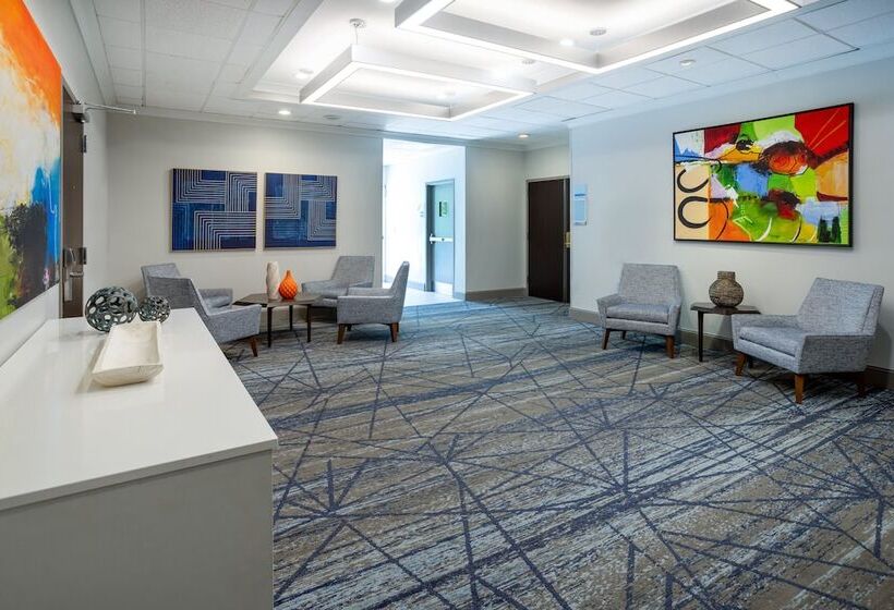 فندق Holiday Inn Express And Suites Tampa I 75 At Bruce B. Downs, An Ihg