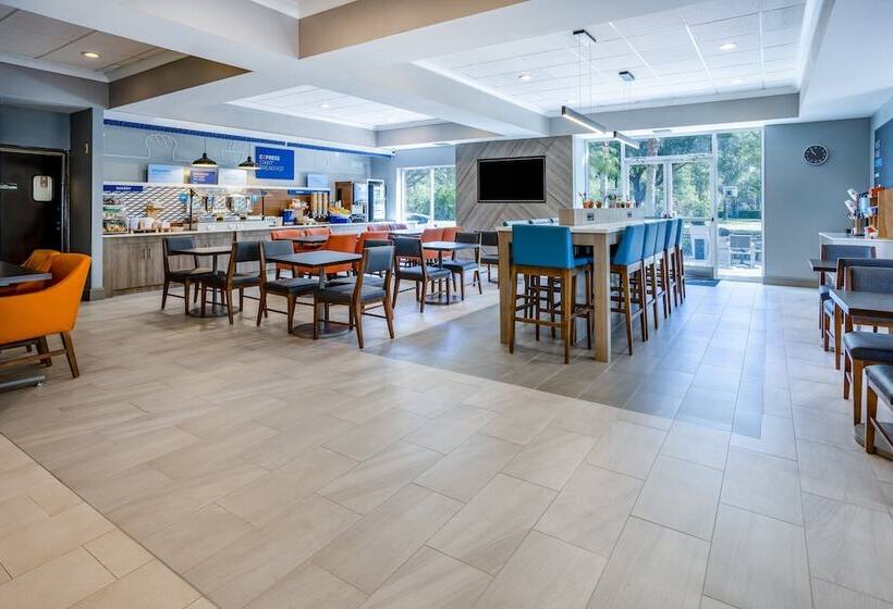فندق Holiday Inn Express And Suites Tampa I 75 At Bruce B. Downs, An Ihg