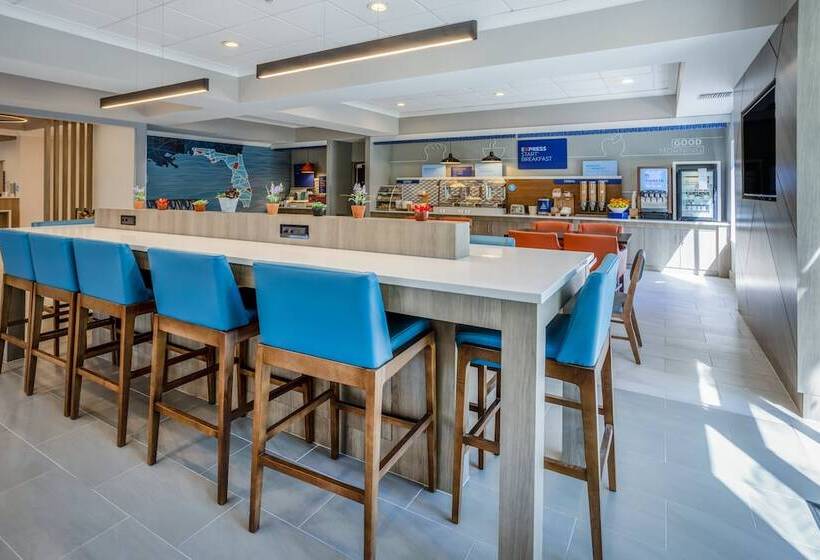 فندق Holiday Inn Express And Suites Tampa I 75 At Bruce B. Downs, An Ihg