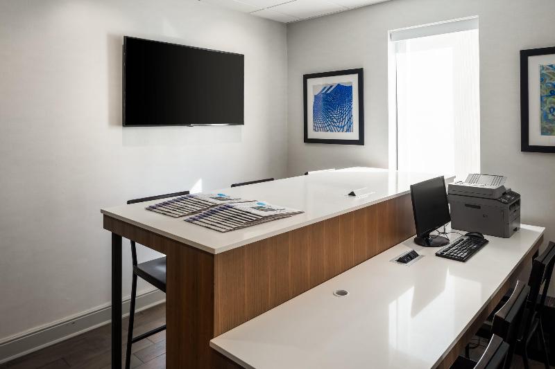 Отель Holiday Inn Express Atlanta Airport College Park, An Ihg