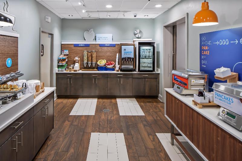 Отель Holiday Inn Express Atlanta Airport College Park, An Ihg