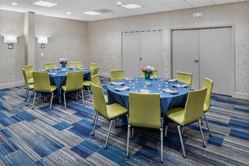 Отель Holiday Inn Express Atlanta Airport College Park, An Ihg