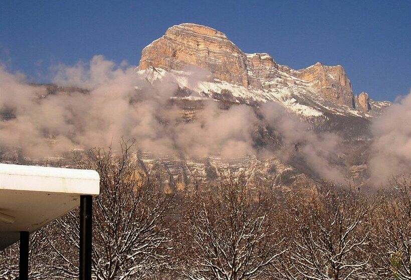 Отель Holiday Inn Express Grenoblebernin