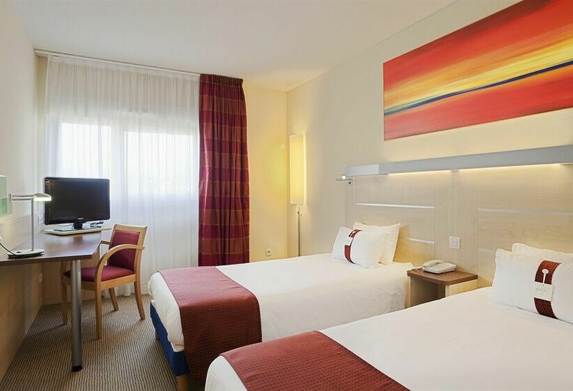 Отель Holiday Inn Express Grenoblebernin