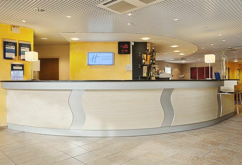Отель Holiday Inn Express Grenoblebernin