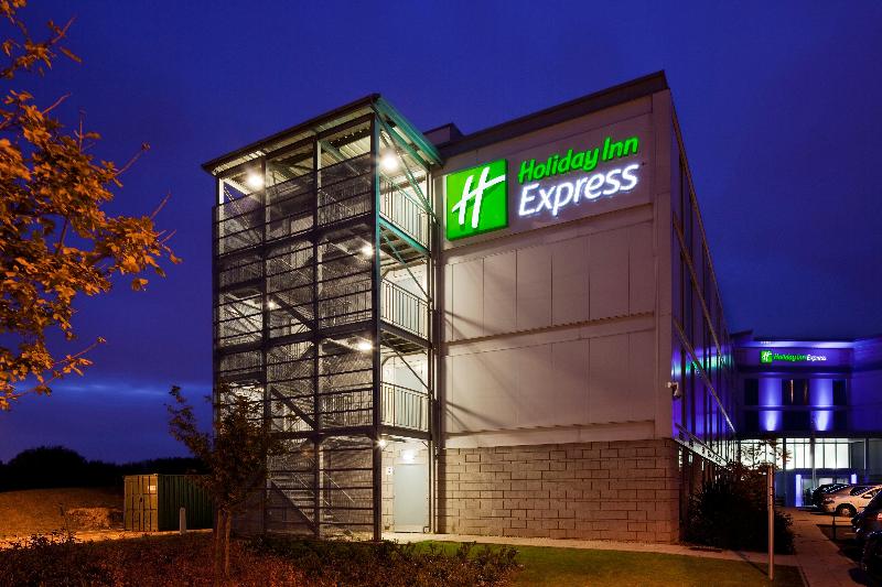 هتل Holiday Inn Express London Stansted Airport, An Ihg