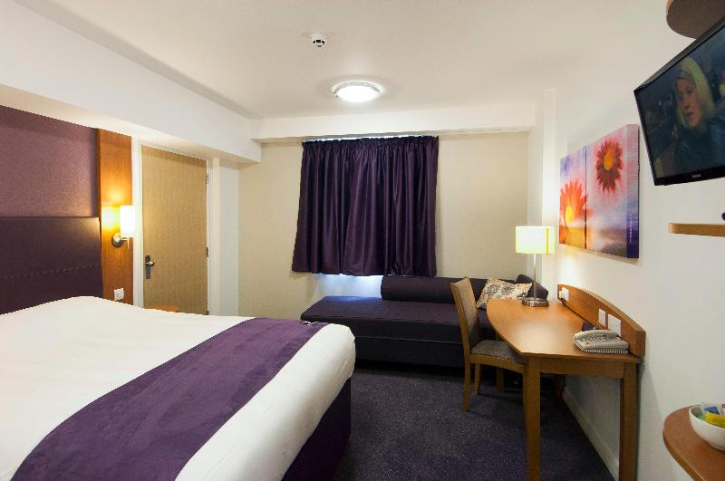 هتل Holiday Inn Express London Stansted Airport, An Ihg