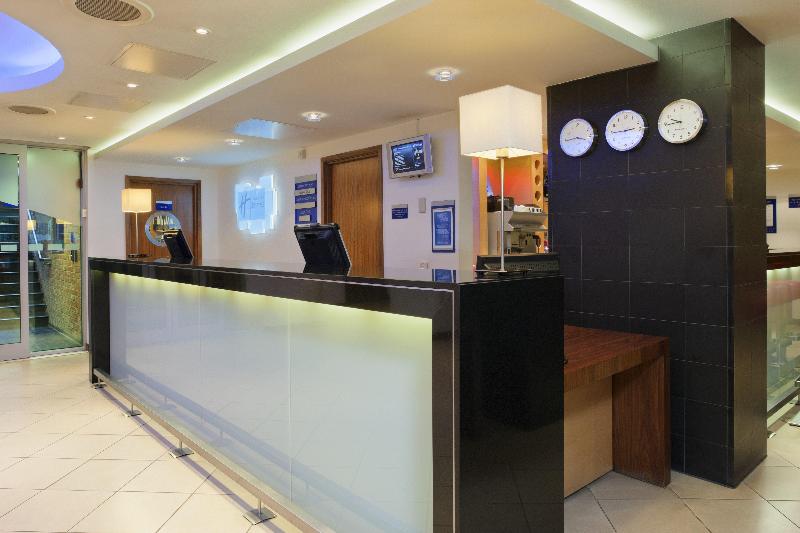 בית מלון כפרי Holiday Inn Express London Swiss Cottage