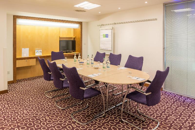 בית מלון כפרי Holiday Inn Express London Swiss Cottage