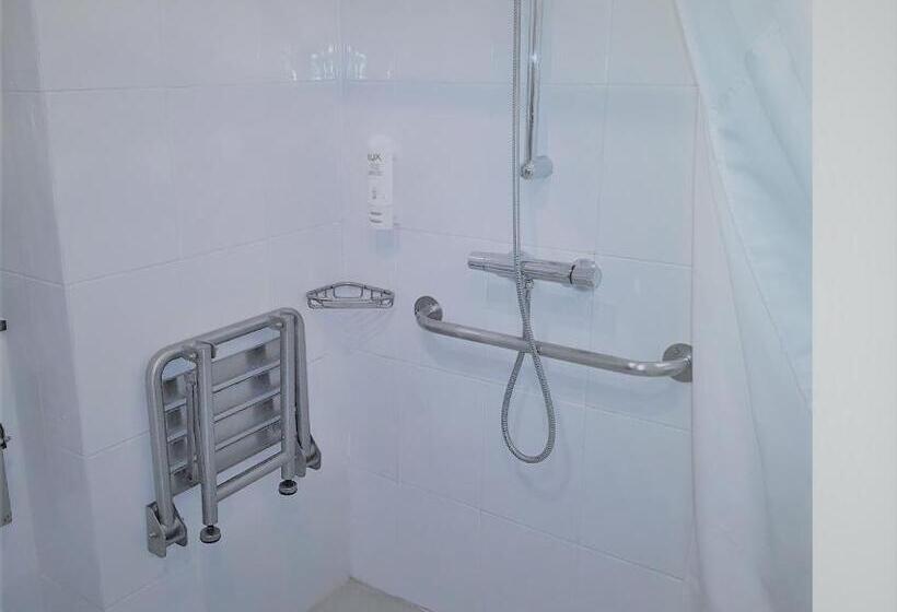 Отель Holiday Inn Express Molins De Rei, An Ihg