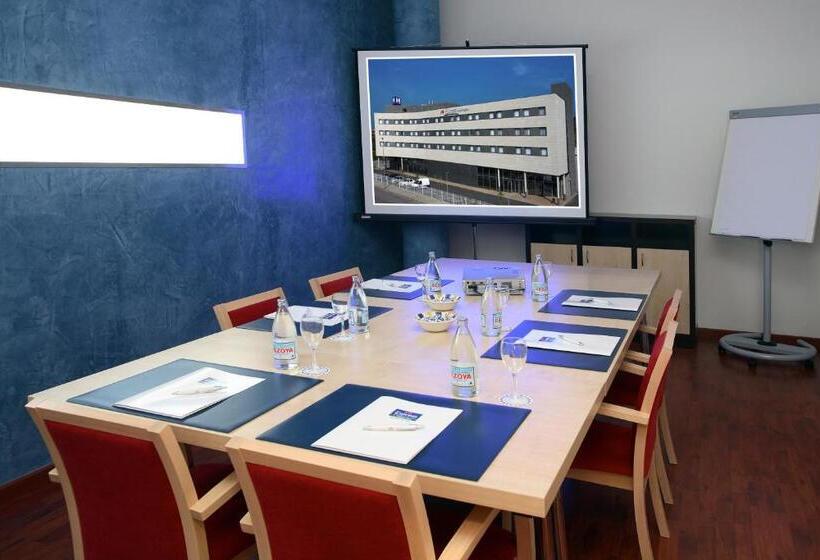 Отель Holiday Inn Express Molins De Rei, An Ihg