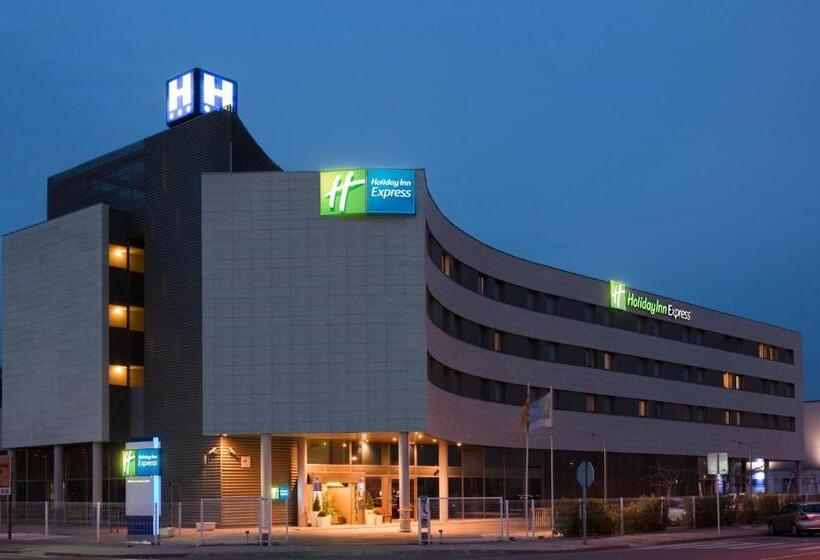 Отель Holiday Inn Express Molins De Rei, An Ihg