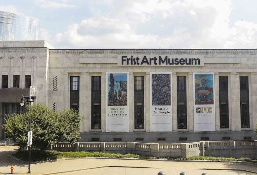 هتل Holiday Inn Express Nashville Downtown   Broadway, An Ihg