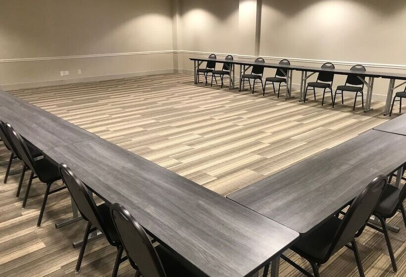 هتل Holiday Inn Express Nashville Downtown   Broadway, An Ihg