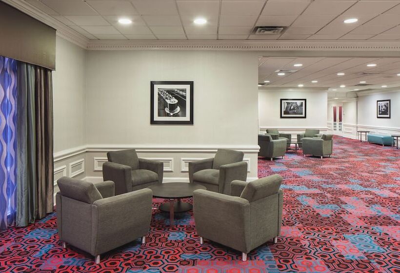 هتل Holiday Inn Express Nashville Downtown   Broadway, An Ihg