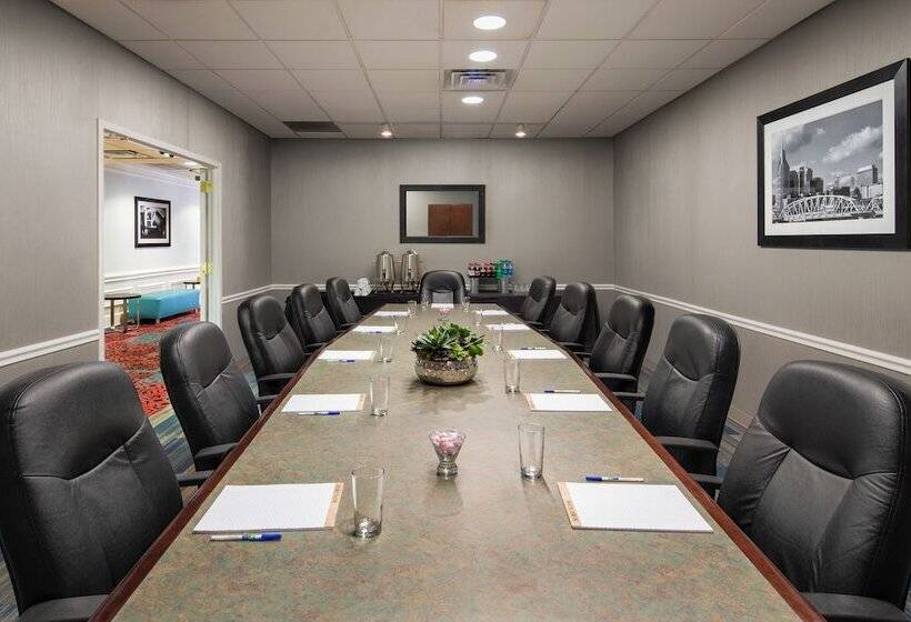 هتل Holiday Inn Express Nashville Downtown   Broadway, An Ihg