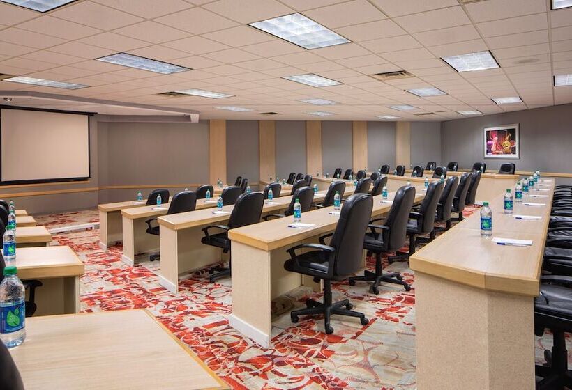 هتل Holiday Inn Express Nashville Downtown   Broadway, An Ihg