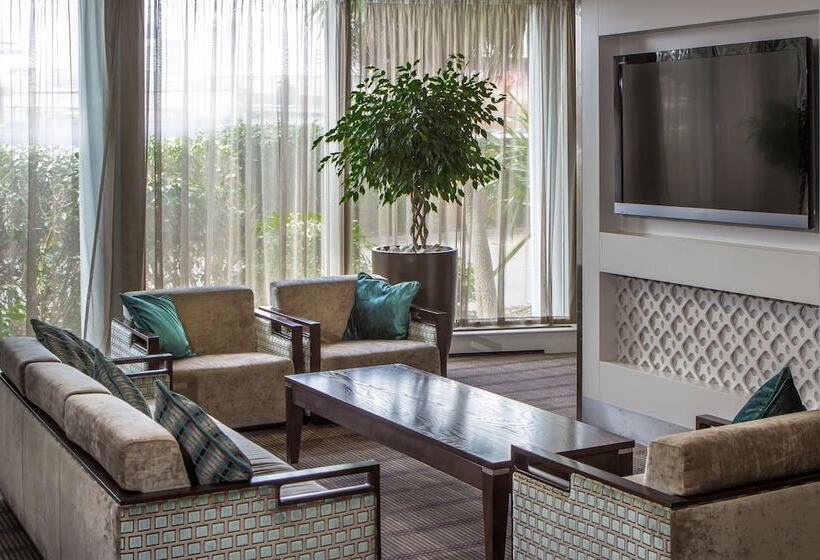 Отель Holiday Inn Express Royal Docks, An Ihg