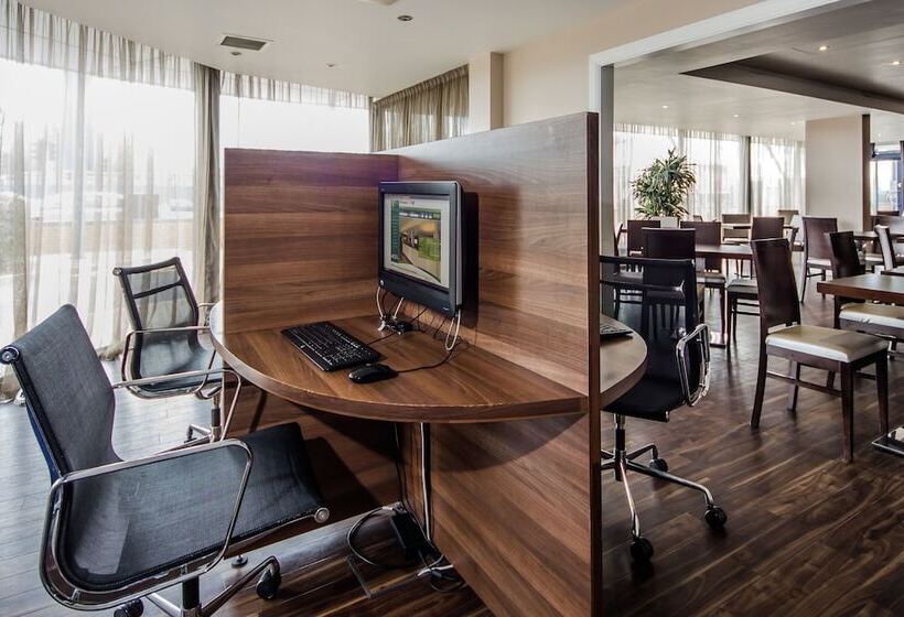 בית מלון כפרי Holiday Inn Express Royal Docks, An Ihg