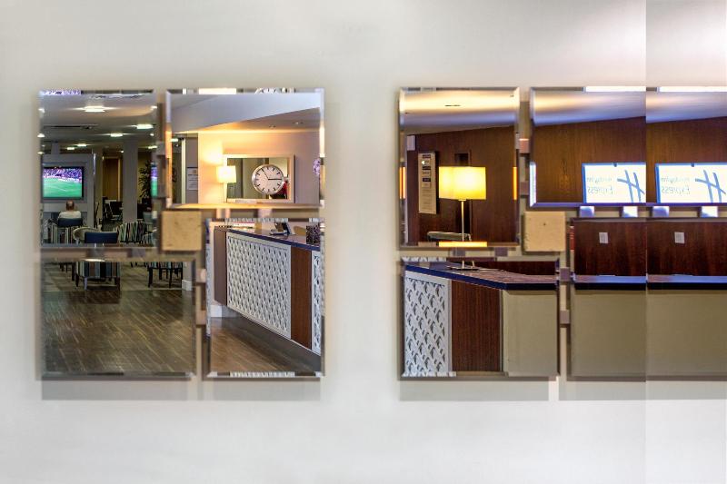 Отель Holiday Inn Express Royal Docks, An Ihg