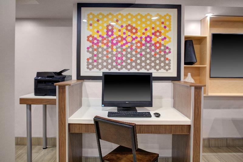 هتل Holiday Inn Express Sedona   Oak Creek, An Ihg