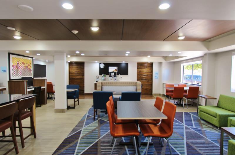 هتل Holiday Inn Express Sedona   Oak Creek, An Ihg