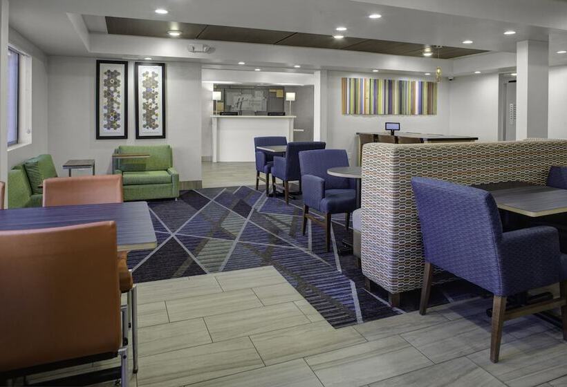 هتل Holiday Inn Express Sedona   Oak Creek, An Ihg