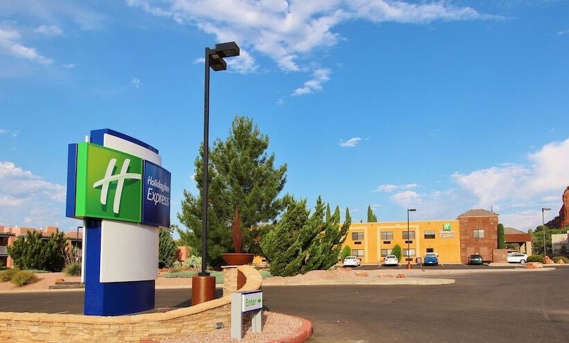 هتل Holiday Inn Express Sedona   Oak Creek, An Ihg