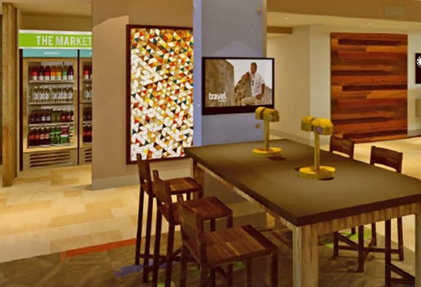 هتل Holiday Inn Express Sedona   Oak Creek, An Ihg
