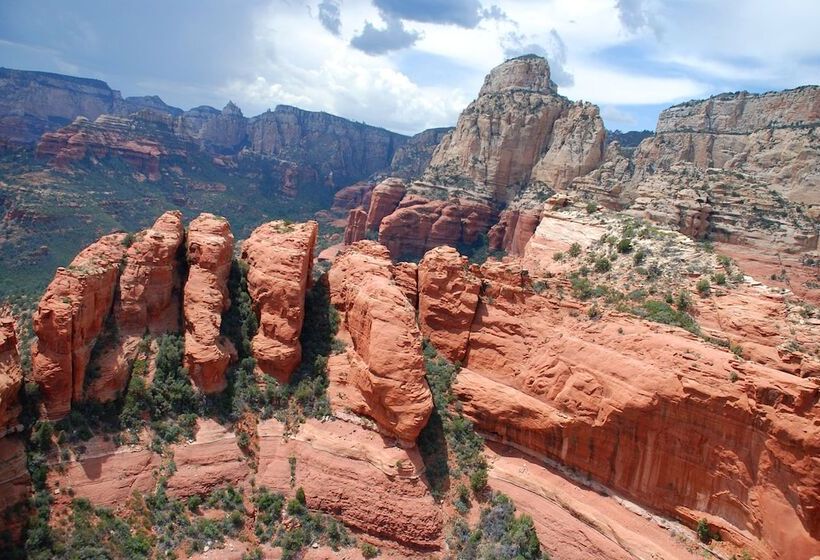 هتل Holiday Inn Express Sedona   Oak Creek, An Ihg