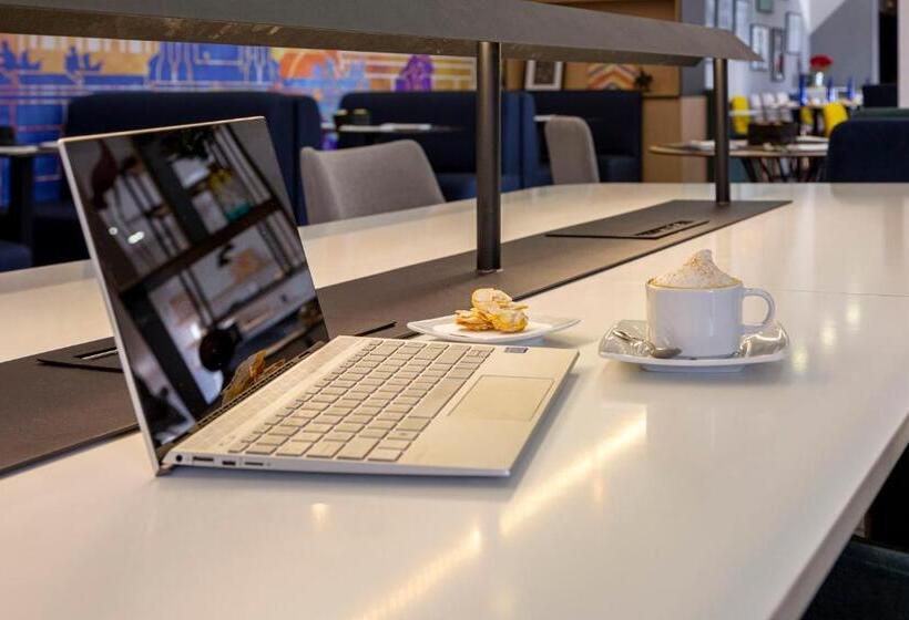 هتل Holiday Inn Madrid Las Tablas, An Ihg