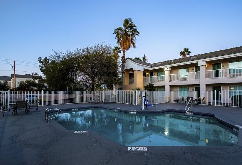 فندق Hometowne Studios By Red Roof Phoenix   Black Canyon Highway