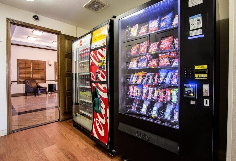 فندق Hometowne Studios By Red Roof Phoenix   Black Canyon Highway