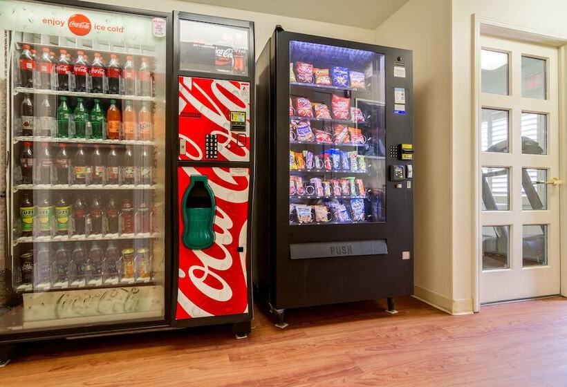 فندق Hometowne Studios By Red Roof Phoenix   Black Canyon Highway