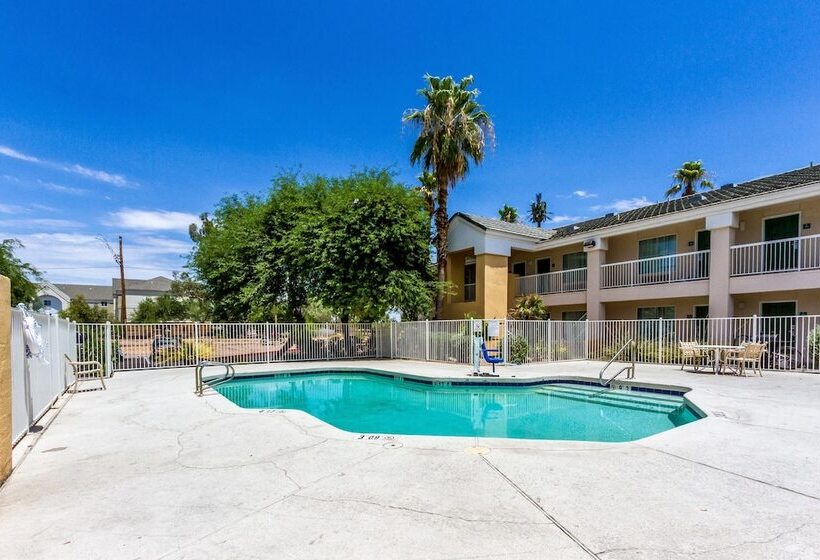 فندق Hometowne Studios By Red Roof Phoenix   Black Canyon Highway