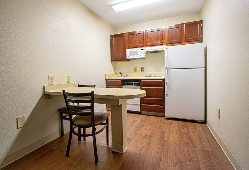 فندق Hometowne Studios By Red Roof Phoenix   Black Canyon Highway