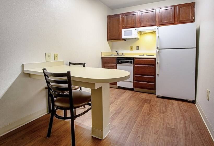 فندق Hometowne Studios By Red Roof Phoenix   Black Canyon Highway