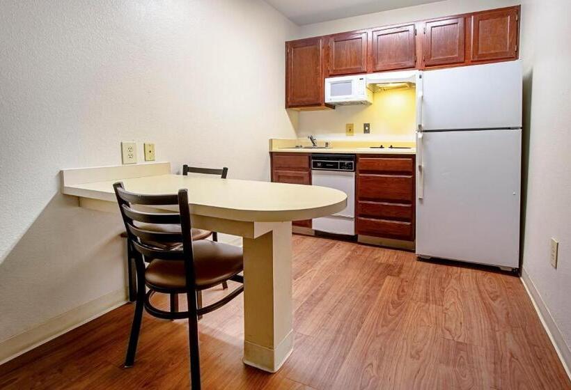 فندق Hometowne Studios By Red Roof Phoenix   Black Canyon Highway