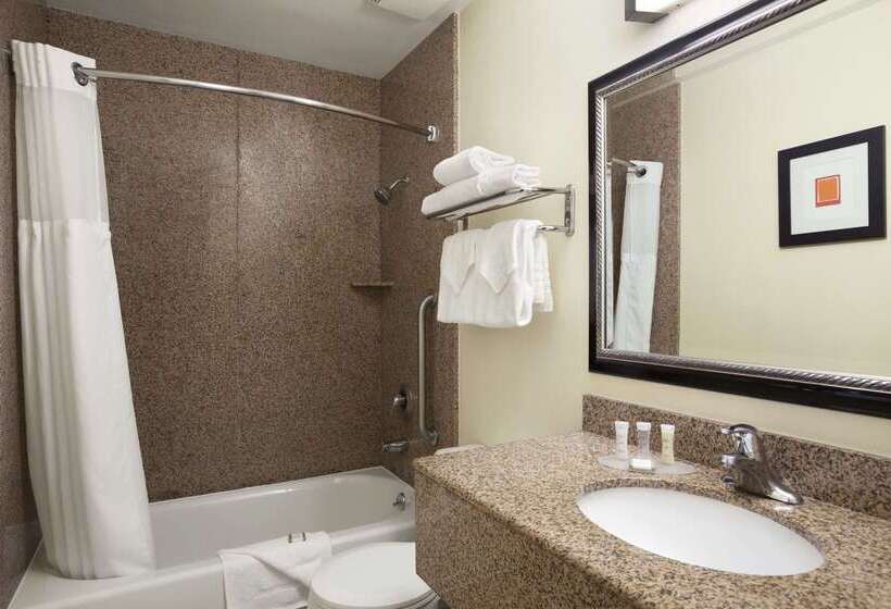 هتل Howard Johnson By Wyndham San Diego Sea World