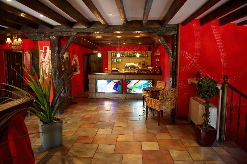 هتل La Casona De Revolgo