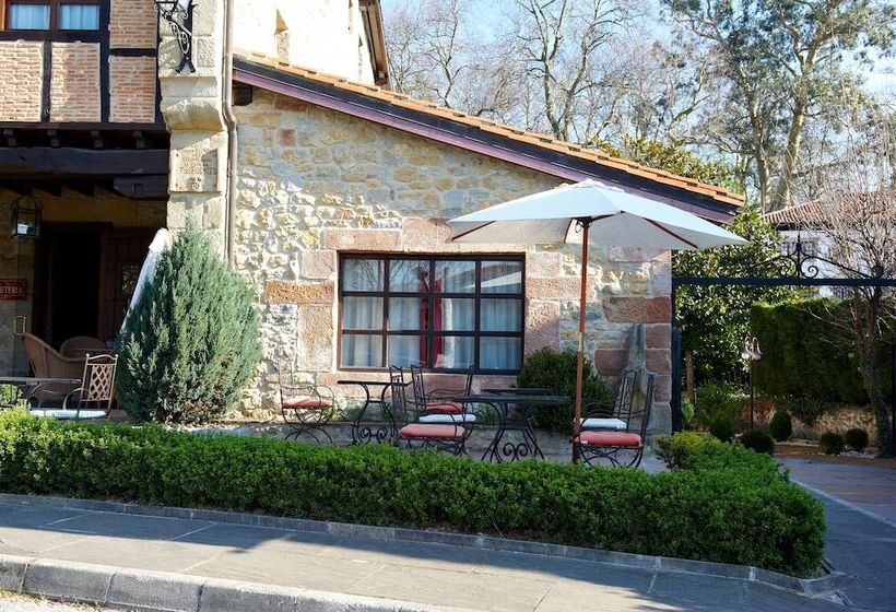 هتل La Casona De Revolgo