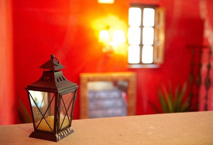 هتل La Casona De Revolgo