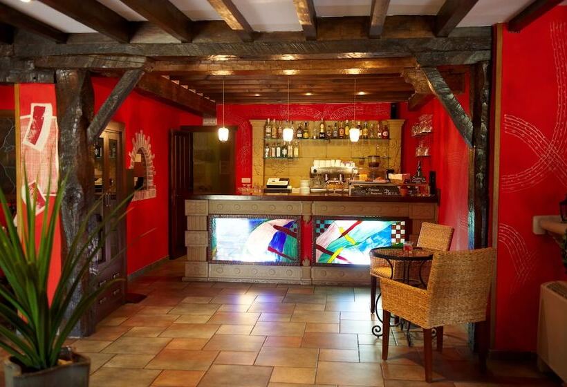 هتل La Casona De Revolgo