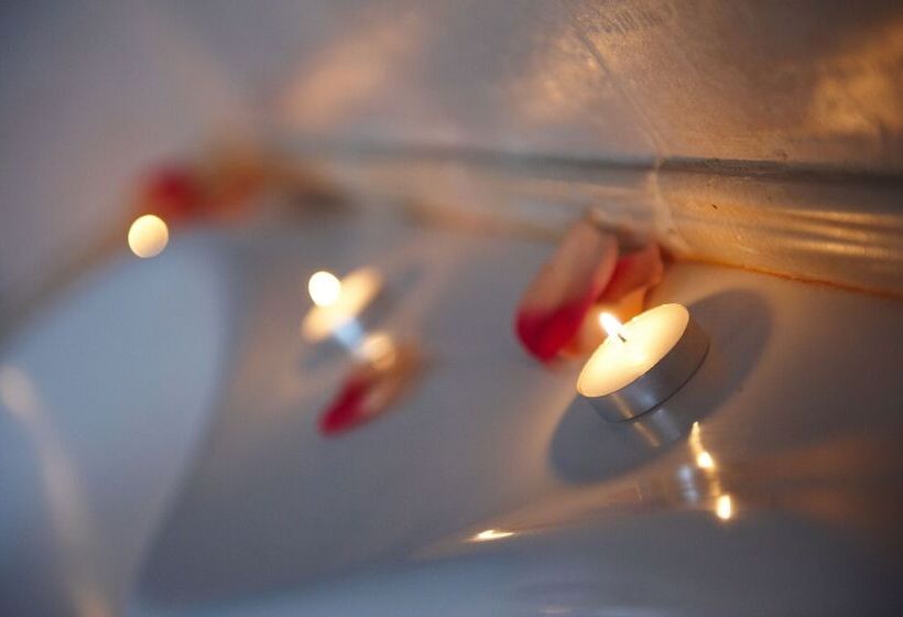 هتل La Casona De Revolgo