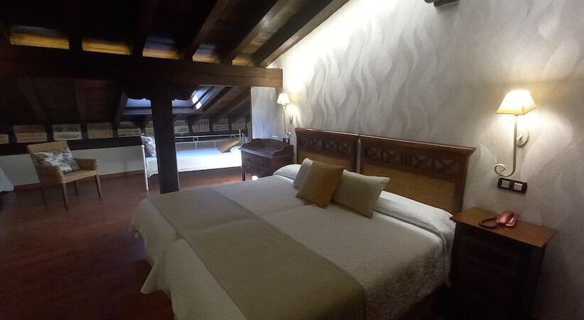 هتل La Casona De Revolgo