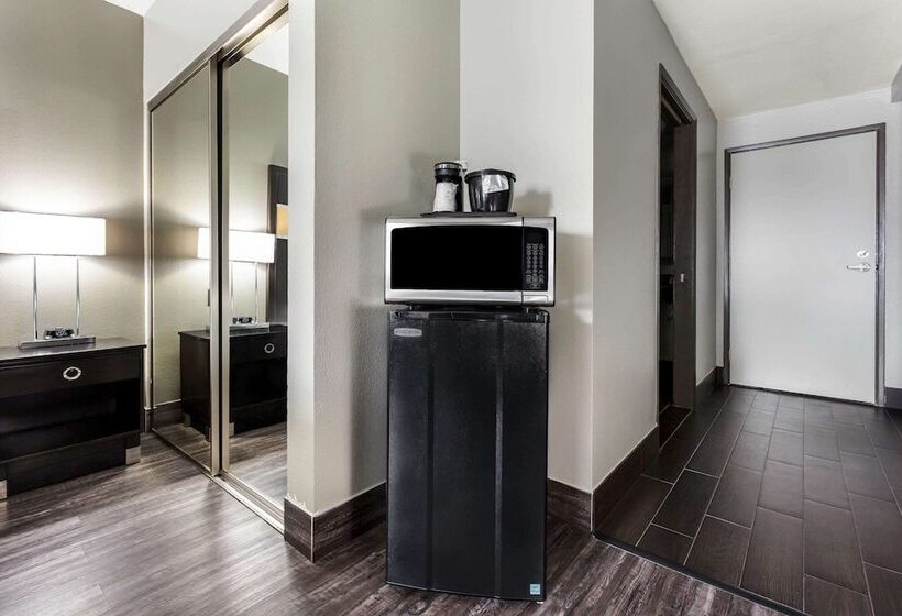 هتل La Quinta By Wyndham San Diego Mission Bay