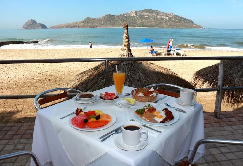 Las Flores Beach Resort